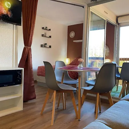 Agreable Avec Loggia, Wifi & Parking Proche アパート サン・シプリアン