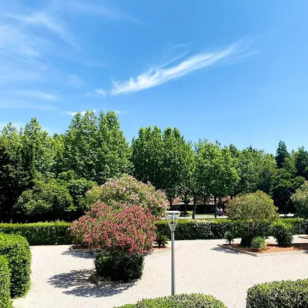 Agreable Avec Loggia, Wifi & Parking Proche サン・シプリアン