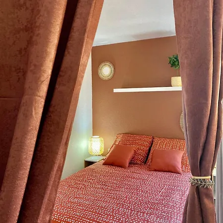 Agreable Avec Loggia, Wifi & Parking Proche * サン・シプリアン