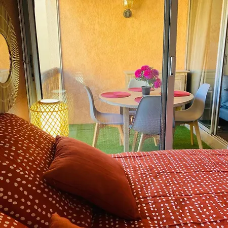 Agreable Avec Loggia, Wifi & Parking Proche サン・シプリアン