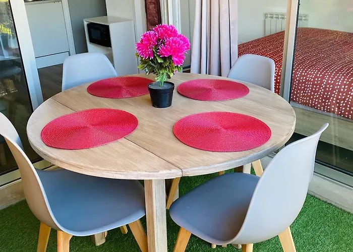 Διαμέρισμα Agreable Avec Loggia, Wifi & Parking Proche