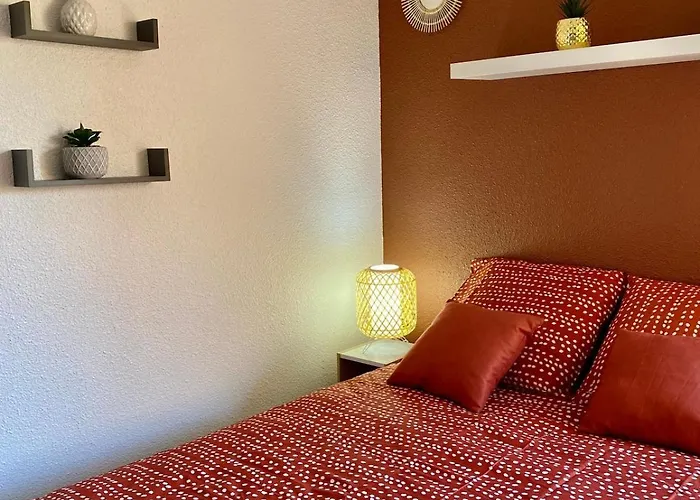 Agreable Avec Loggia, Wifi & Parking Proche Διαμέρισμα *
